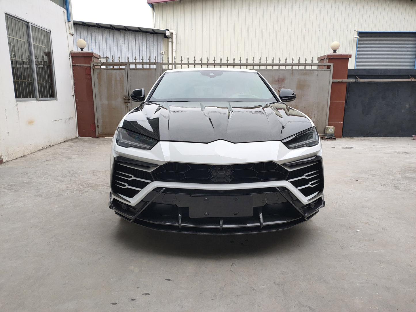 Dry carbon fiber body kit for Lamborghini Urus 2018  - 2023